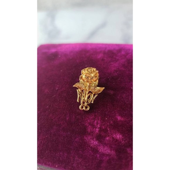 Vintage Gold Avon '85 Rose Pin - Picture 2 of 10